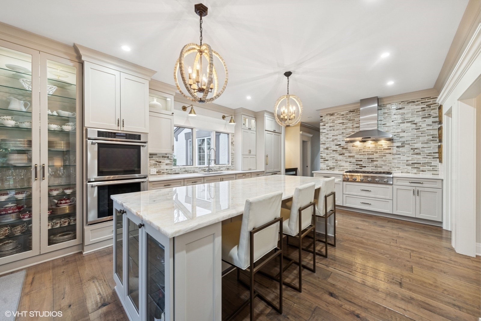 1002 BURR RIDGE CLUB Drive