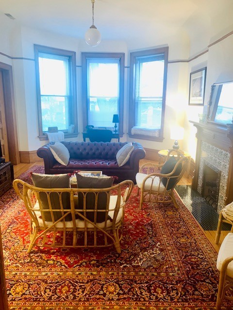 2214 N Kenmore Avenue Unit: 2