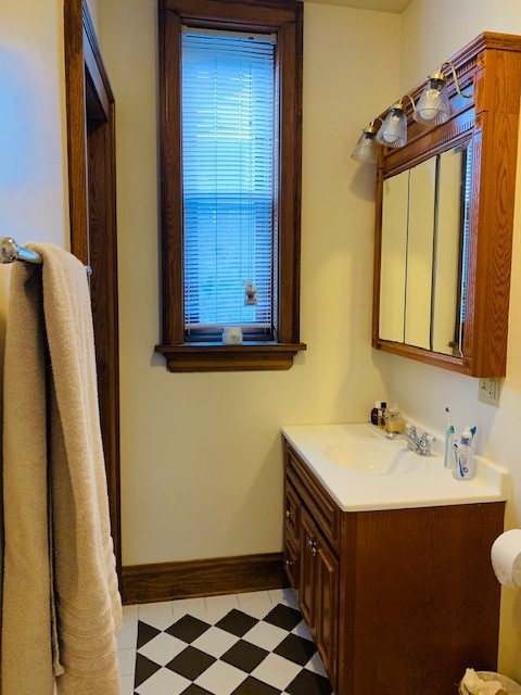 2214 N Kenmore Avenue Unit: 2