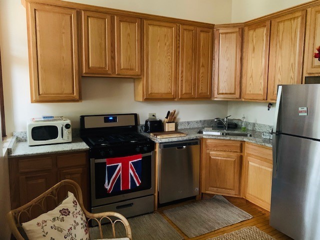 2214 N Kenmore Avenue Unit: 2