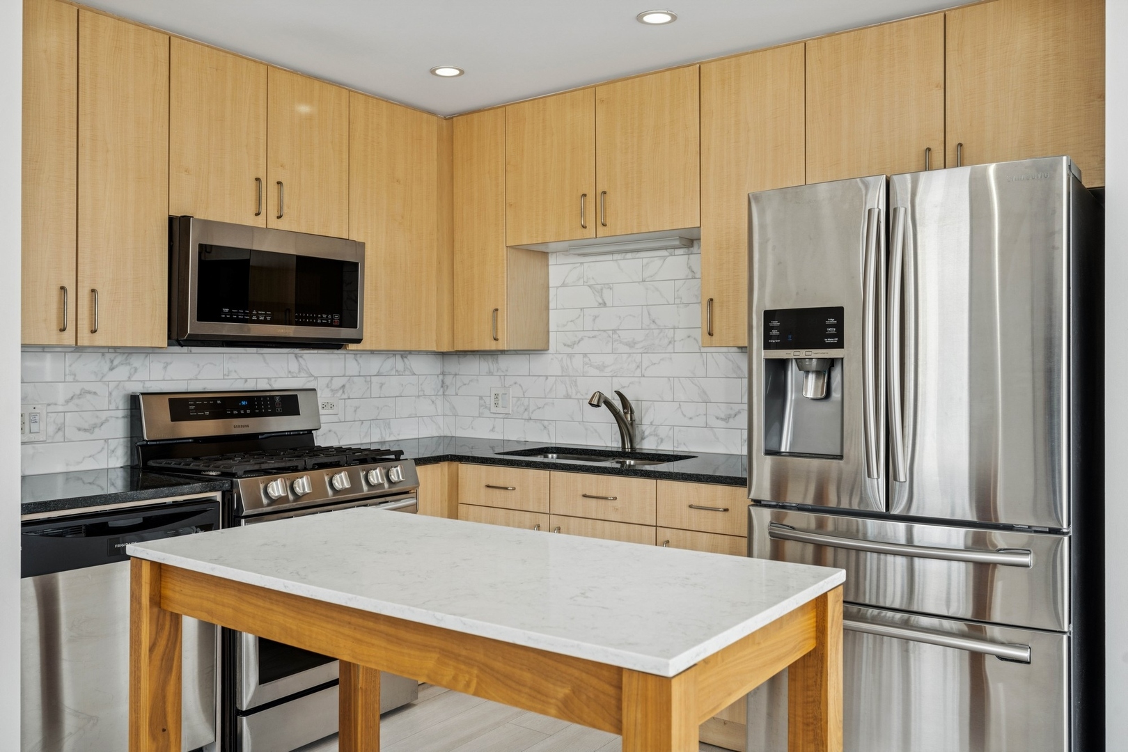 200 W Grand Avenue Unit: 1904