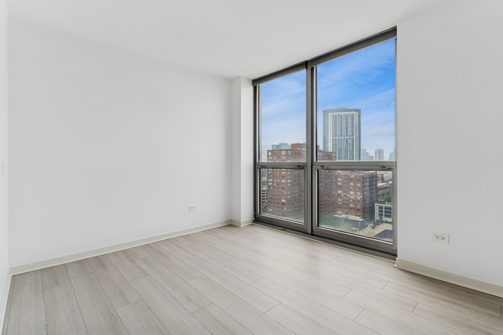 200 W Grand Avenue Unit: 1904