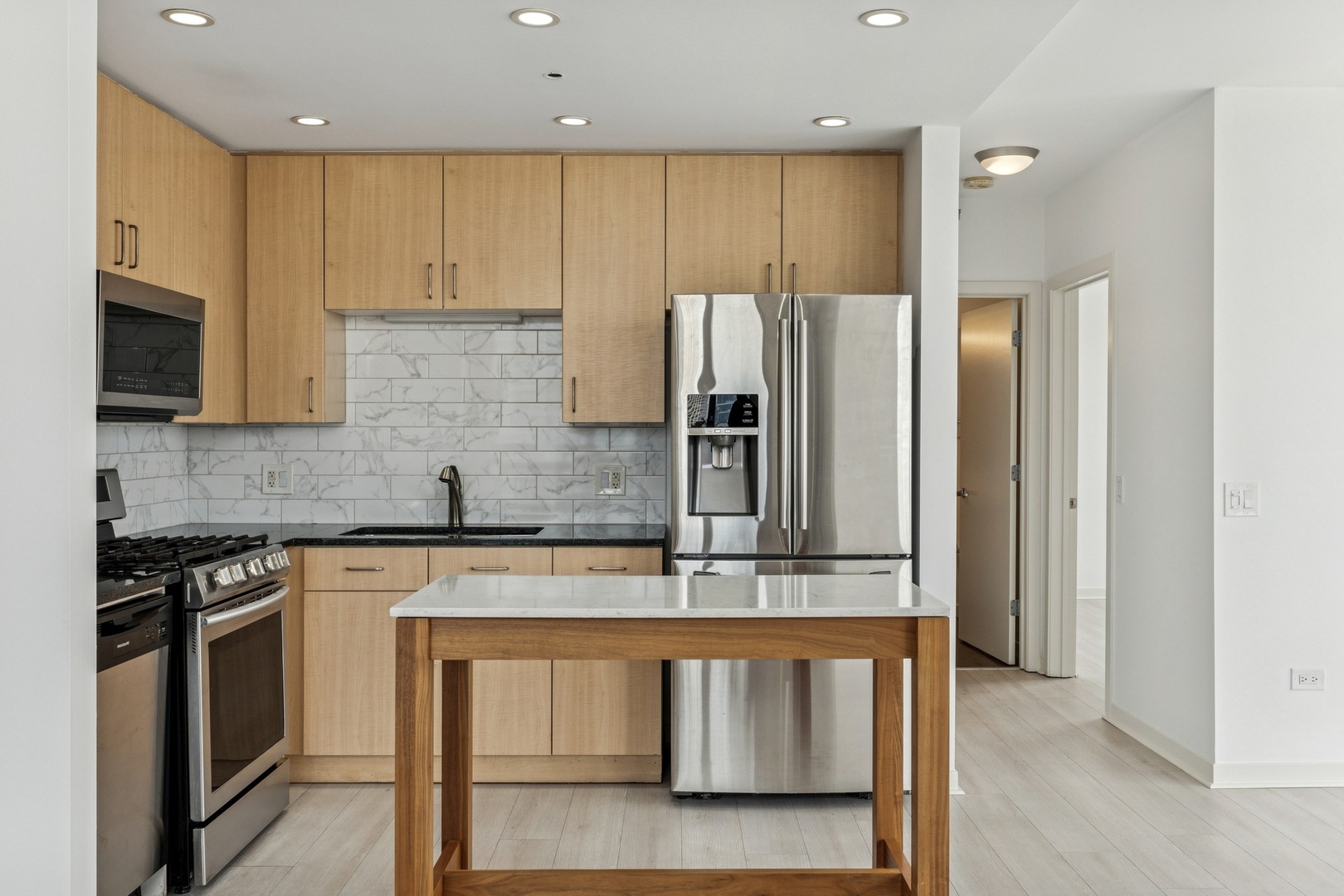 200 W Grand Avenue Unit: 1904