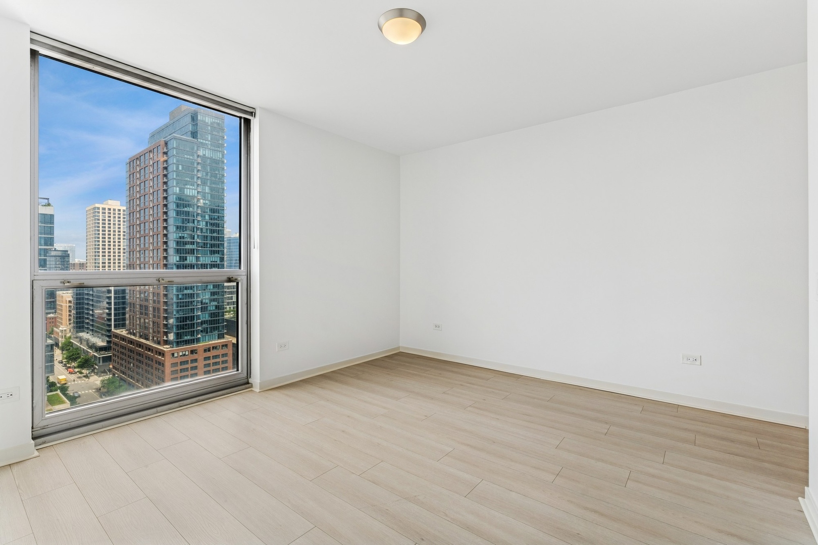 200 W Grand Avenue Unit: 1904