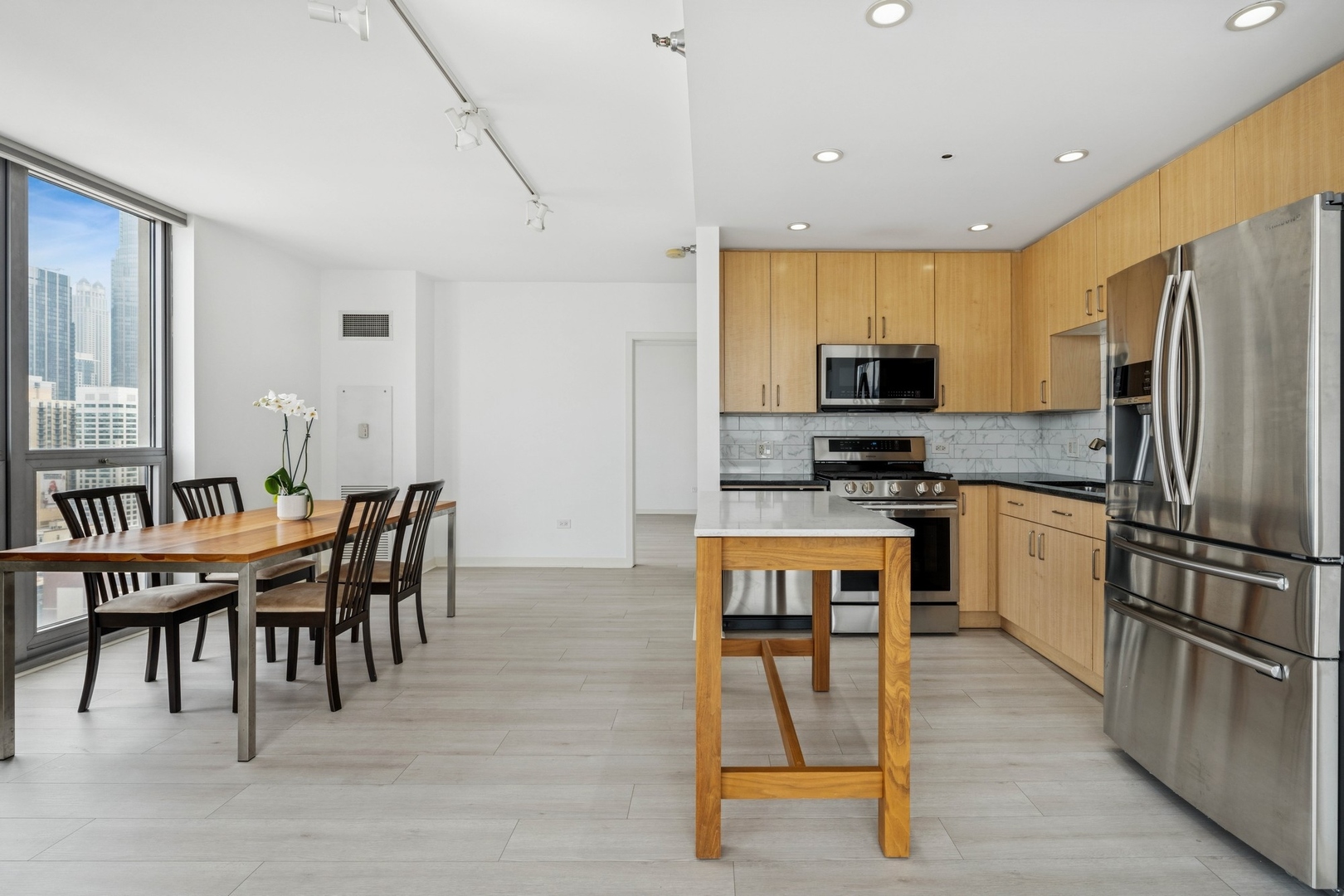 200 W Grand Avenue Unit: 1904