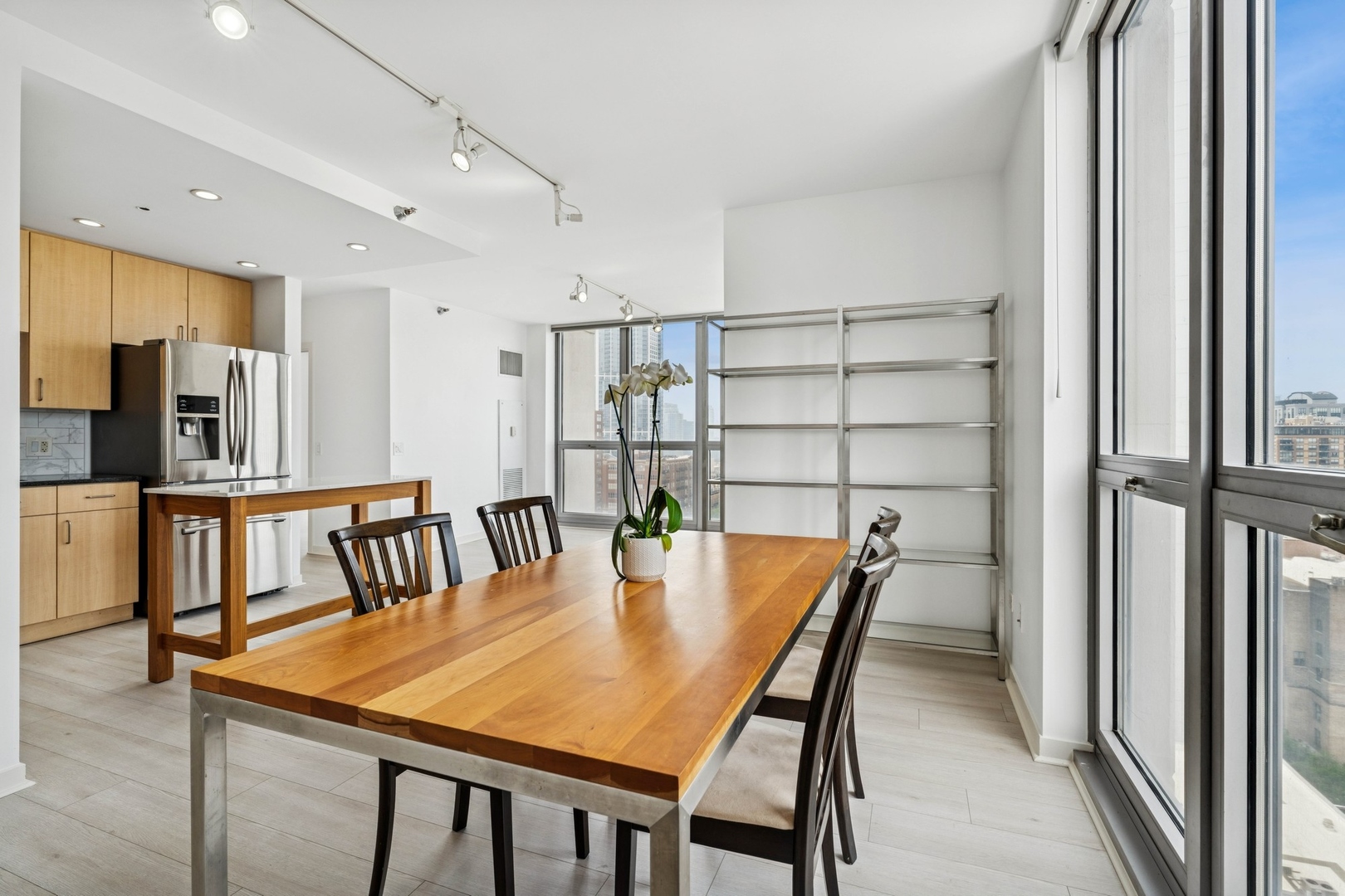 200 W Grand Avenue Unit: 1904