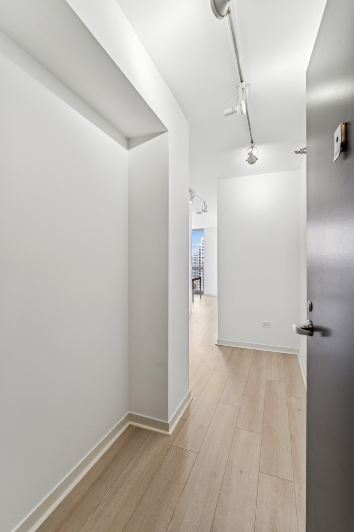 200 W Grand Avenue Unit: 1904