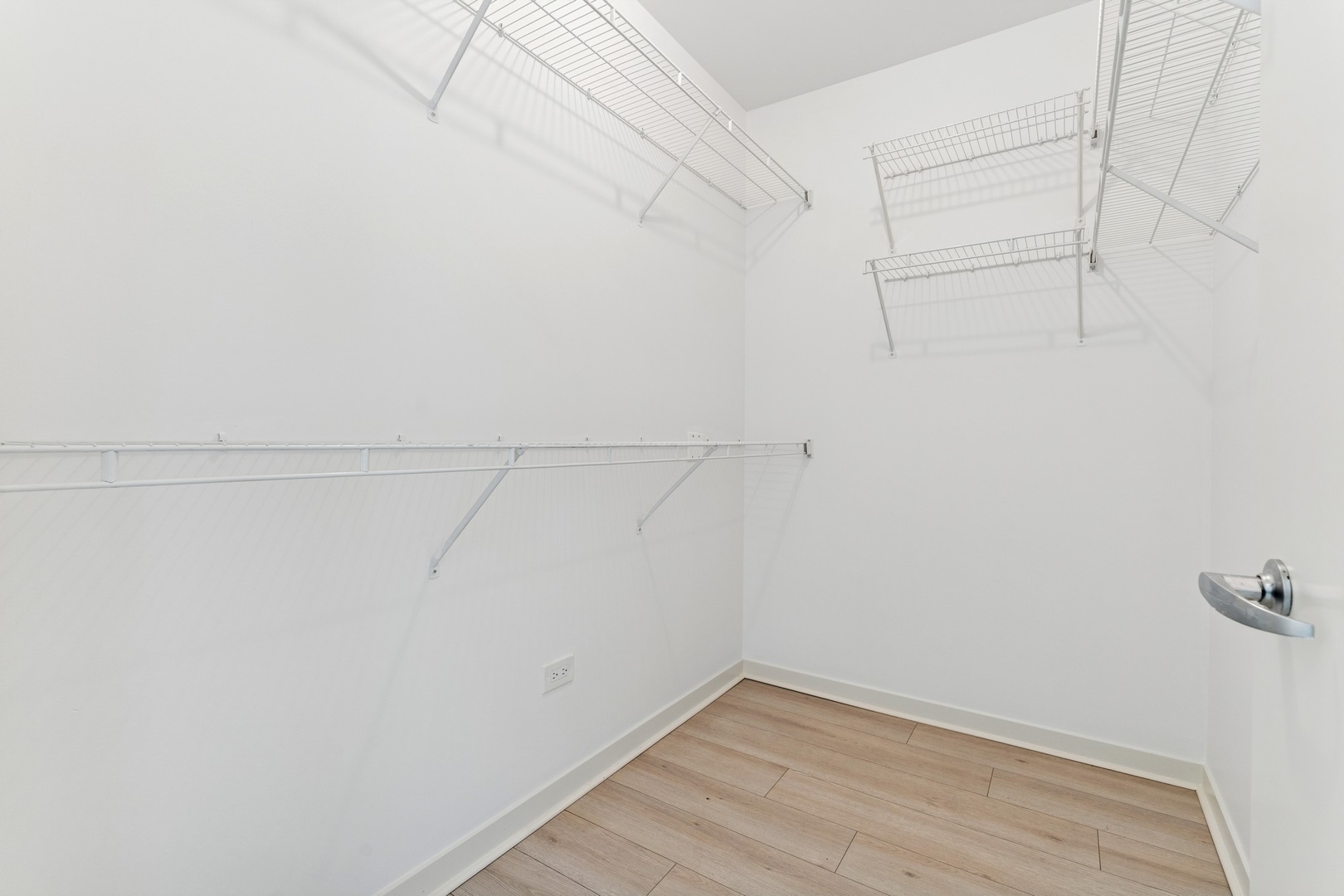 200 W Grand Avenue Unit: 1904