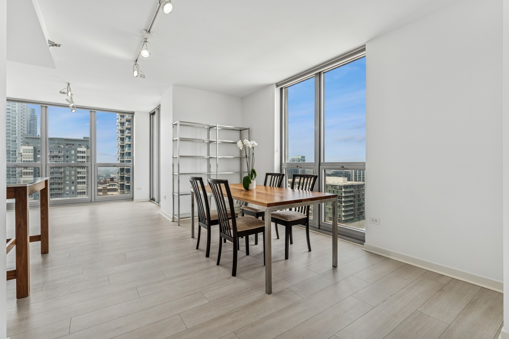 200 W Grand Avenue Unit: 1904