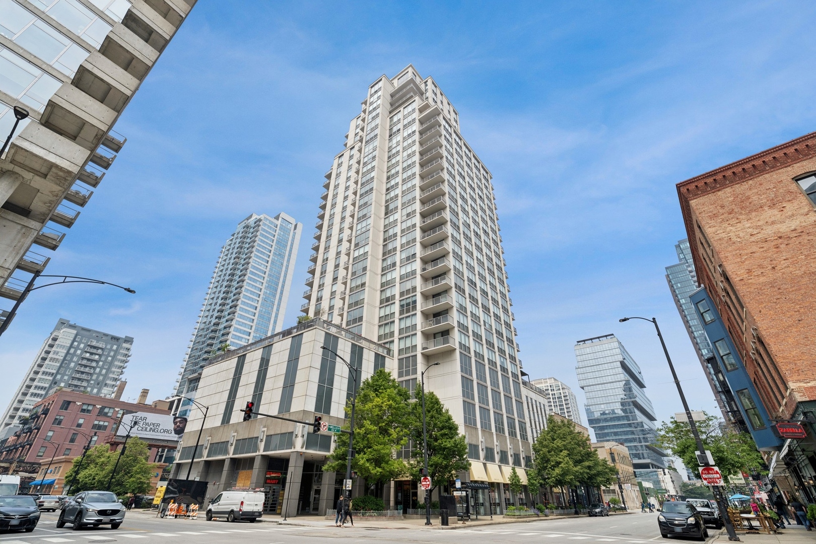 200 W Grand Avenue Unit: 1904