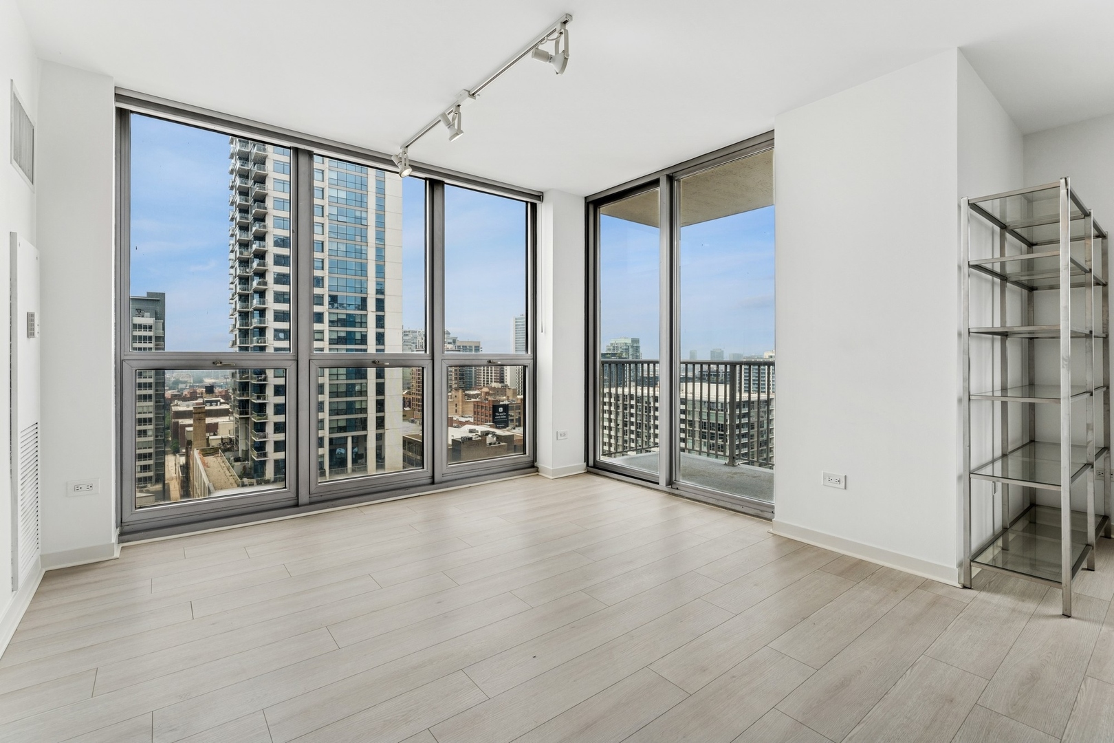200 W Grand Avenue Unit: 1904