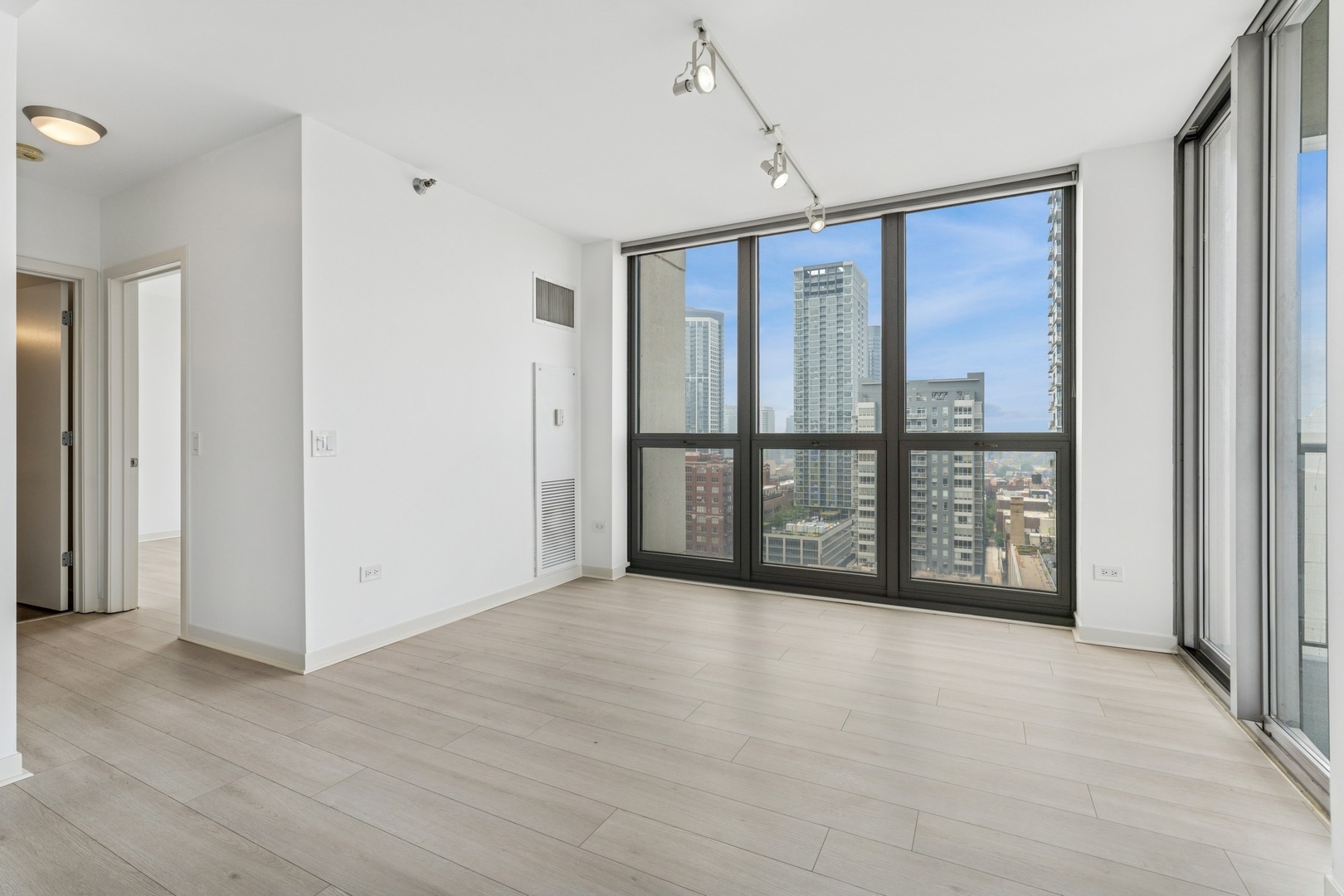 200 W Grand Avenue Unit: 1904