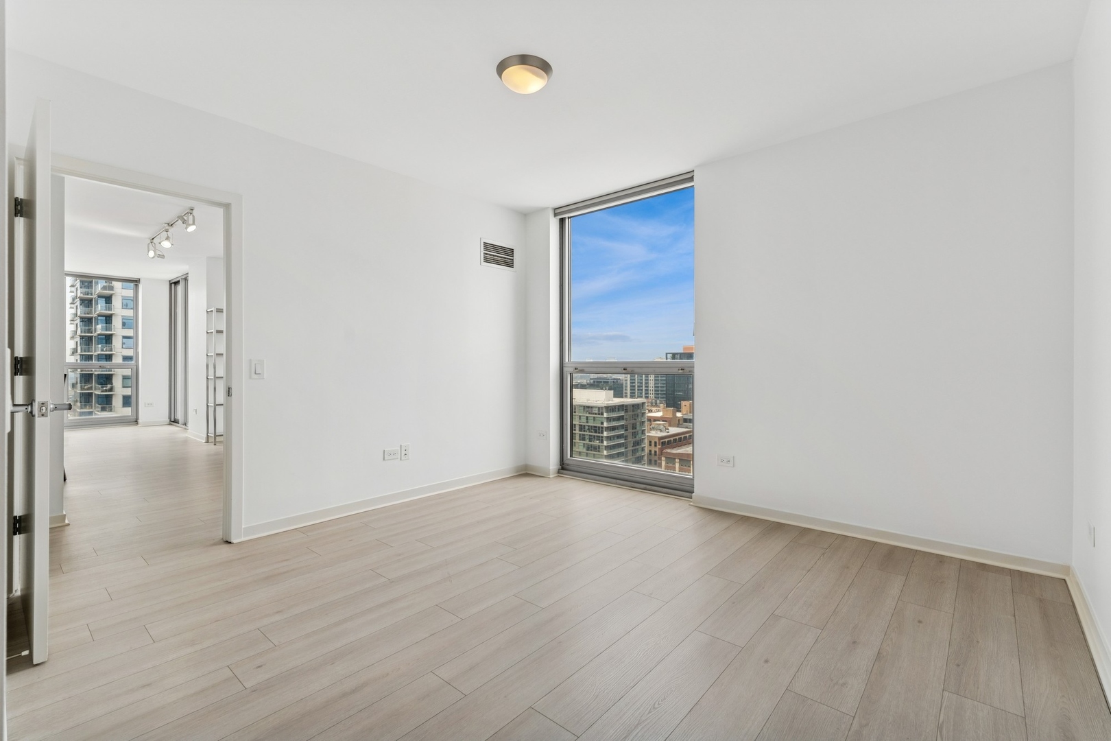 200 W Grand Avenue Unit: 1904