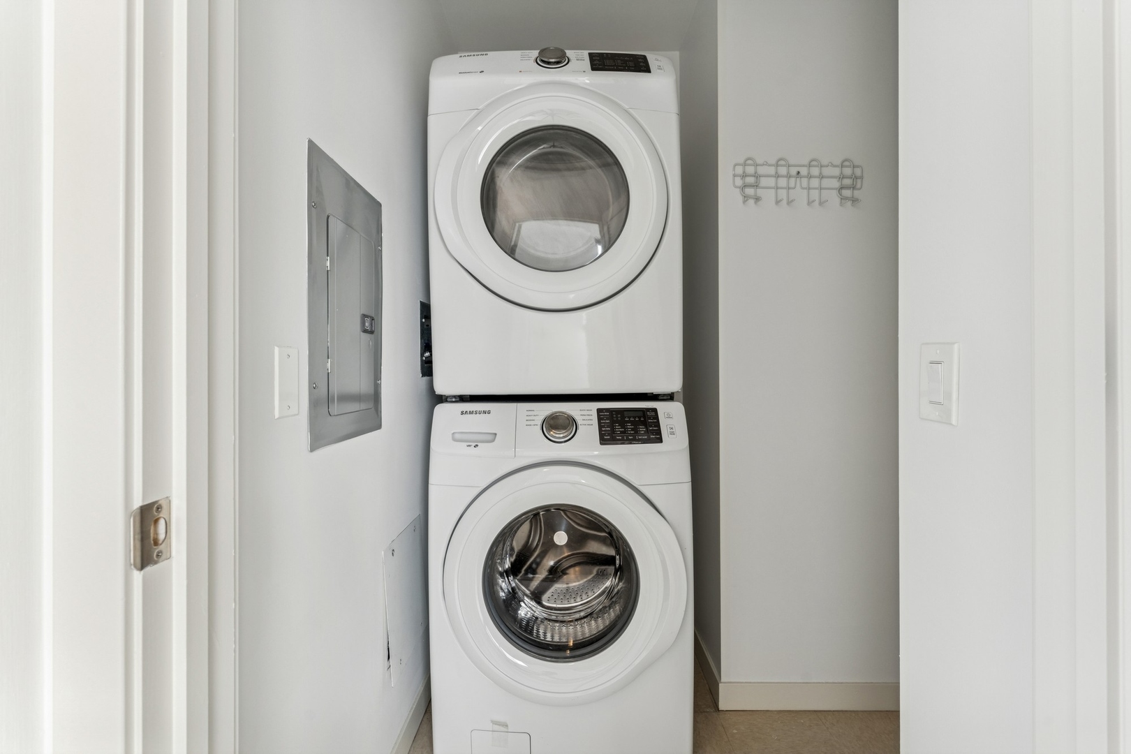 200 W Grand Avenue Unit: 1904