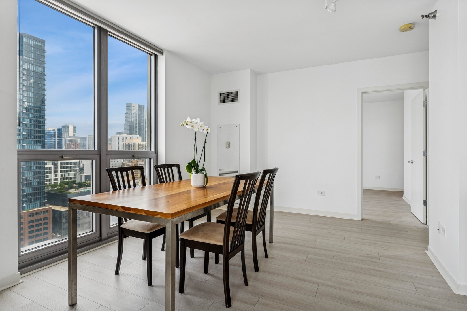 200 W Grand Avenue Unit: 1904