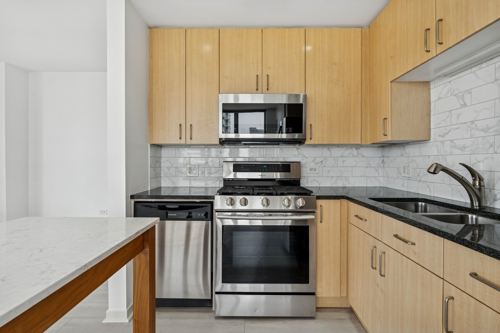 200 W Grand Avenue Unit: 1904