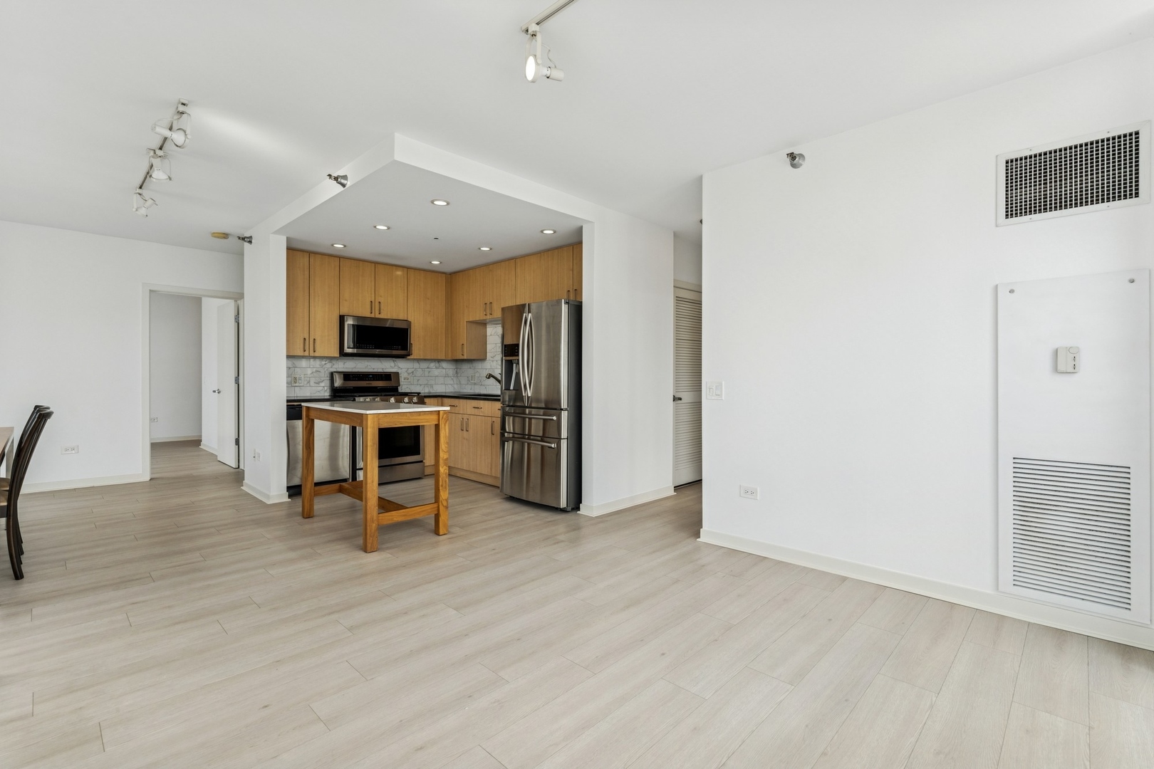200 W Grand Avenue Unit: 1904