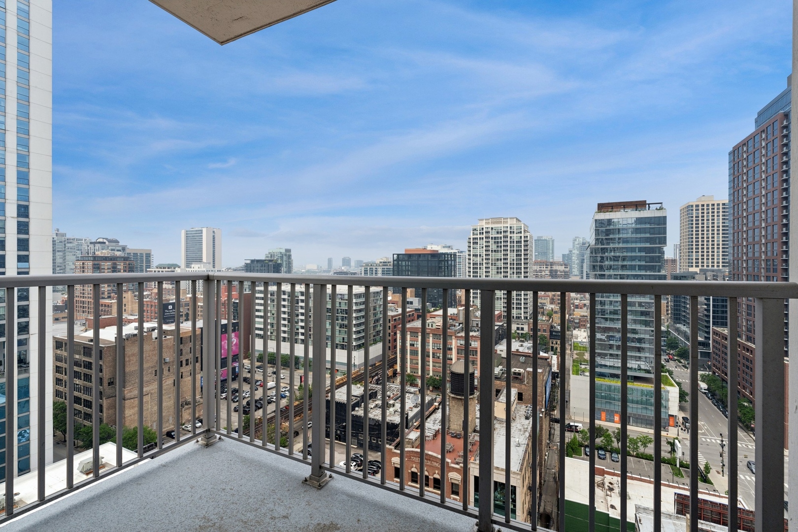200 W Grand Avenue Unit: 1904