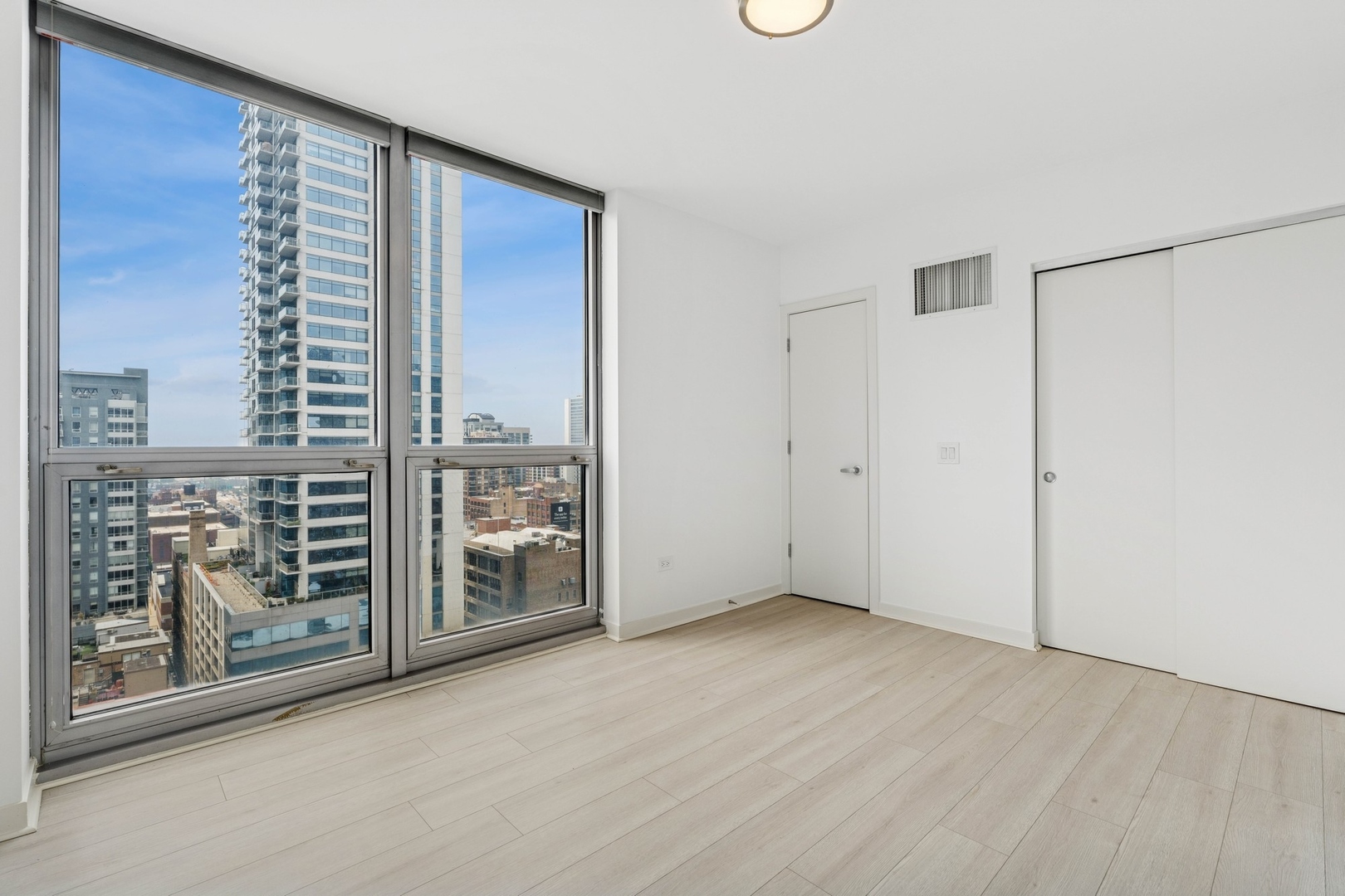 200 W Grand Avenue Unit: 1904