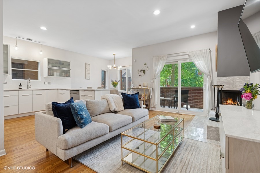 2132 W Evergreen Avenue Unit: 1D