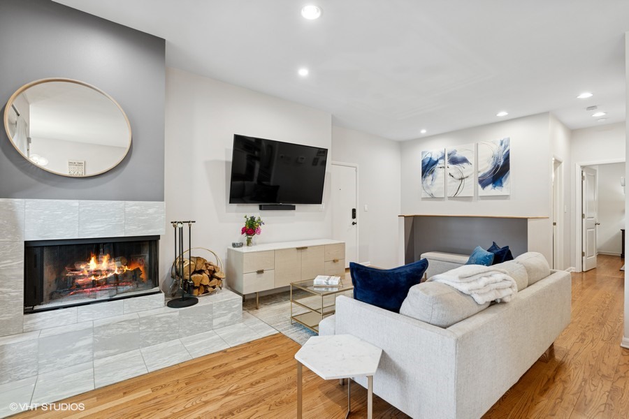 2132 W Evergreen Avenue Unit: 1D