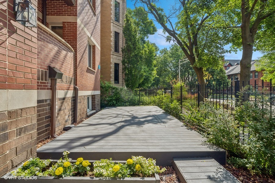 2132 W Evergreen Avenue Unit: 1D