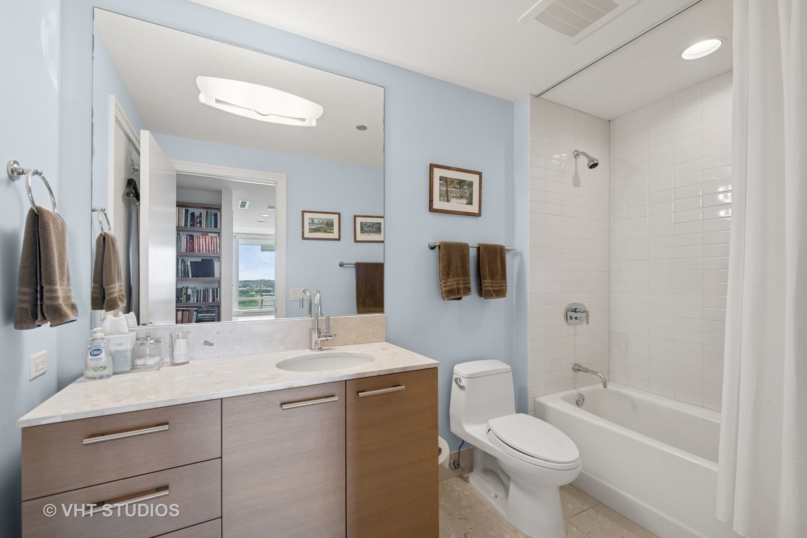 340 E Randolph Street Unit: 2305