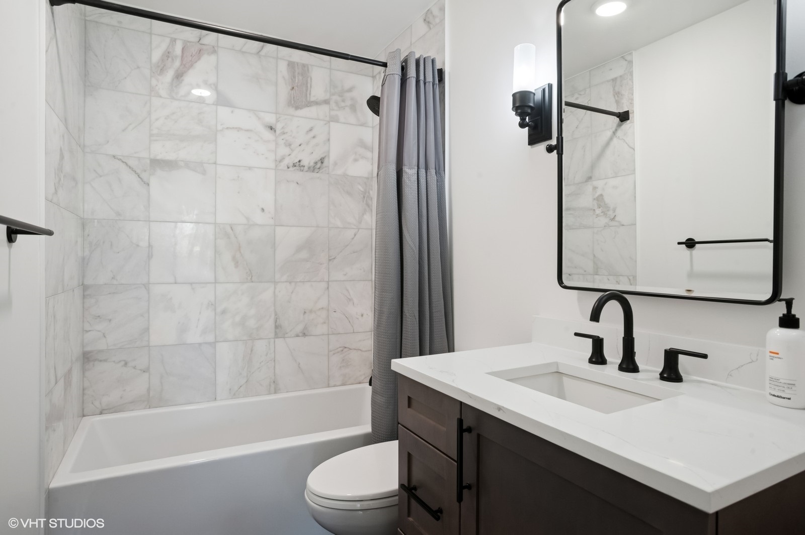 1555 N Sandburg Terrace Unit: 203K