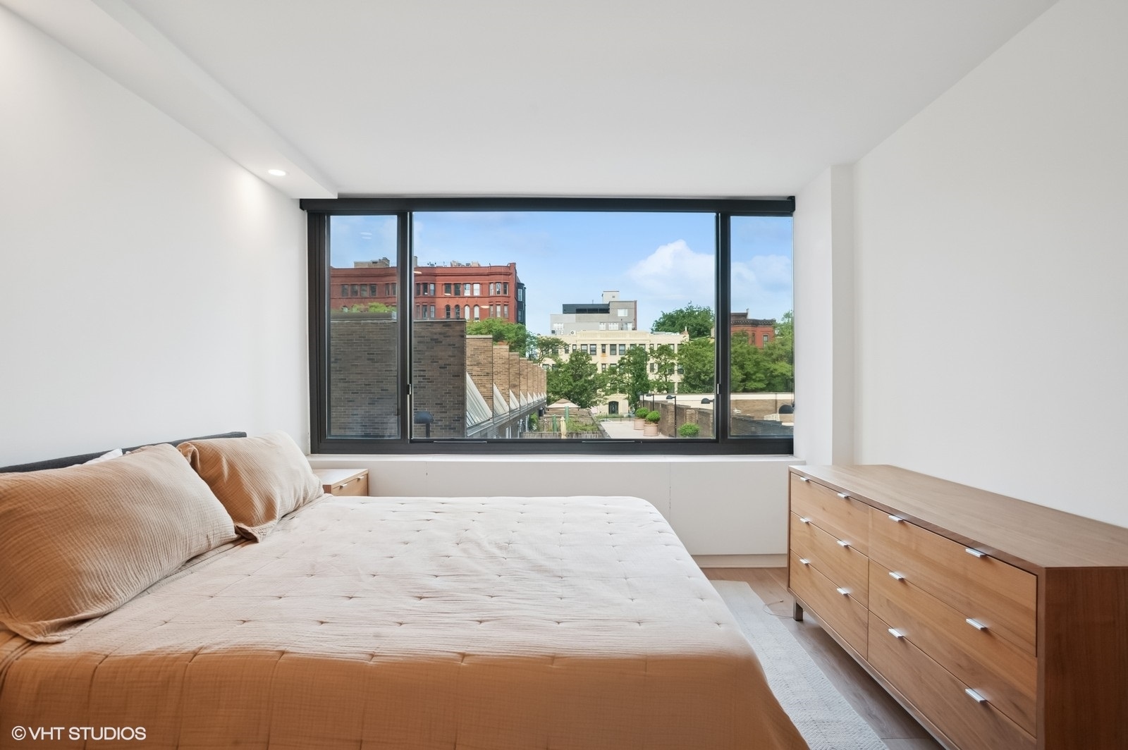 1555 N Sandburg Terrace Unit: 203K