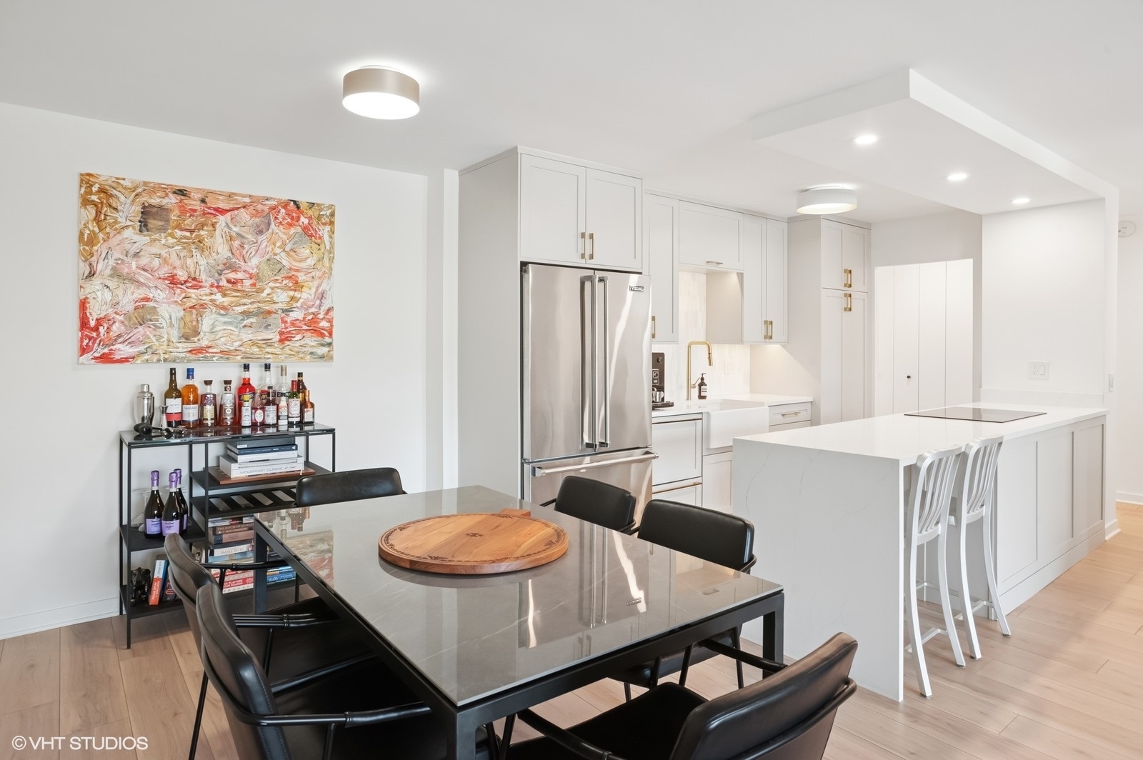 1555 N Sandburg Terrace Unit: 203K