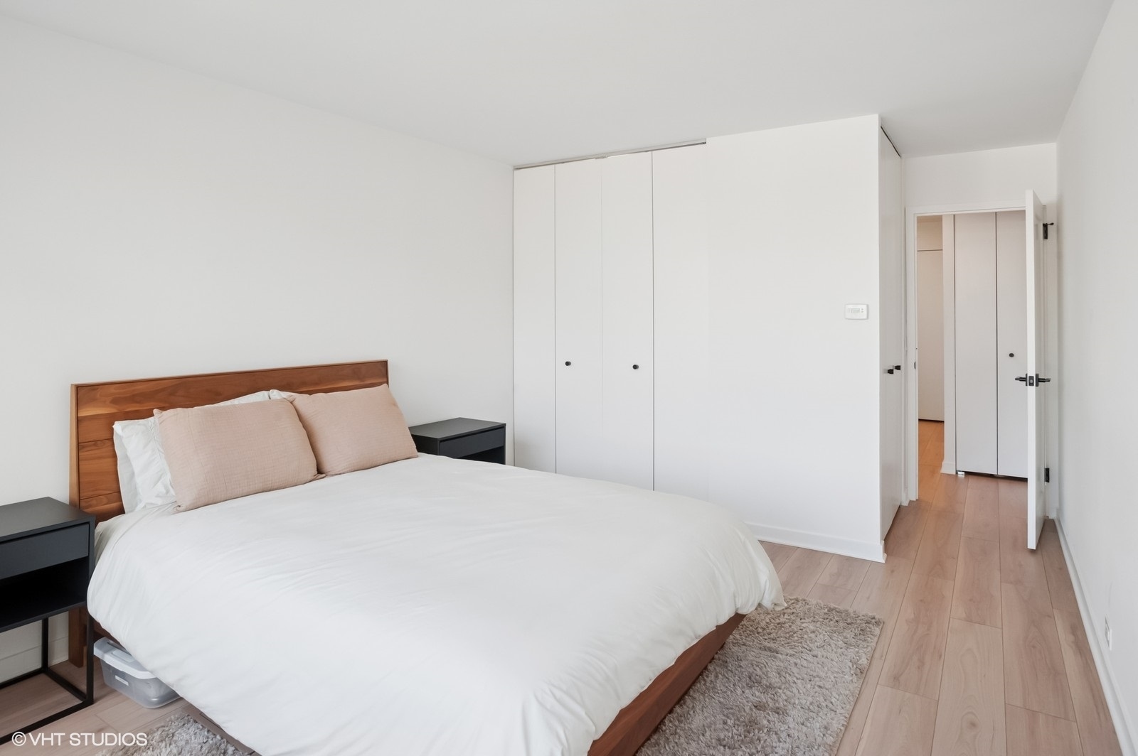 1555 N Sandburg Terrace Unit: 203K