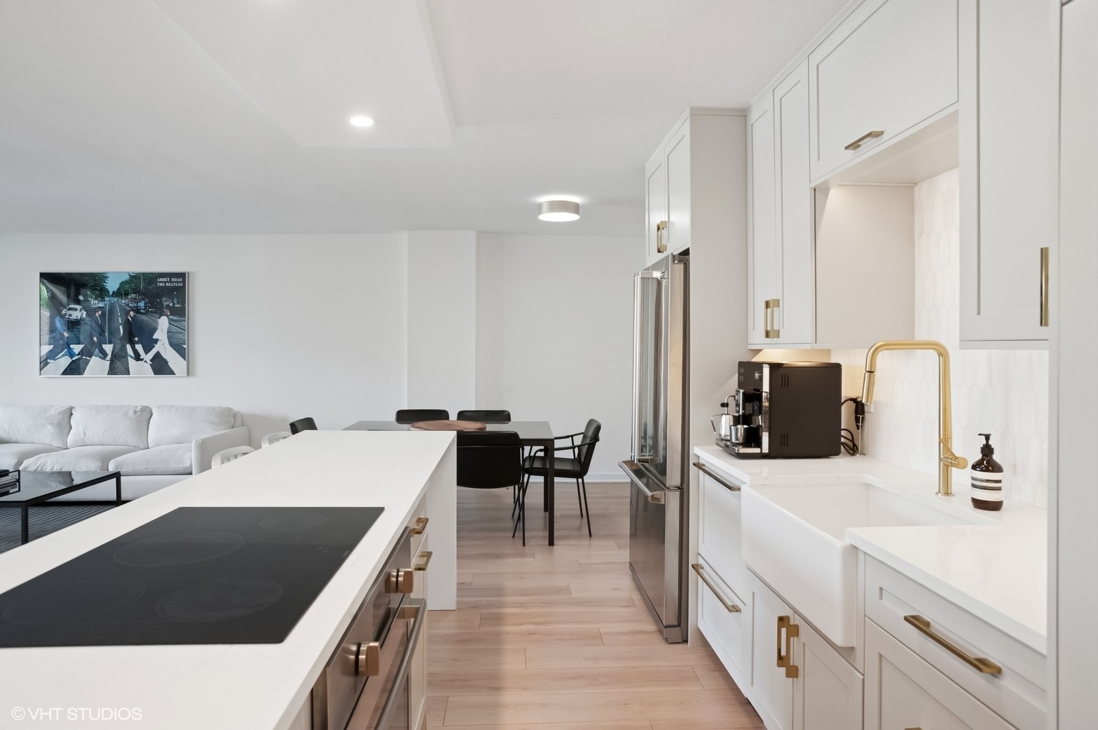 1555 N Sandburg Terrace Unit: 203K