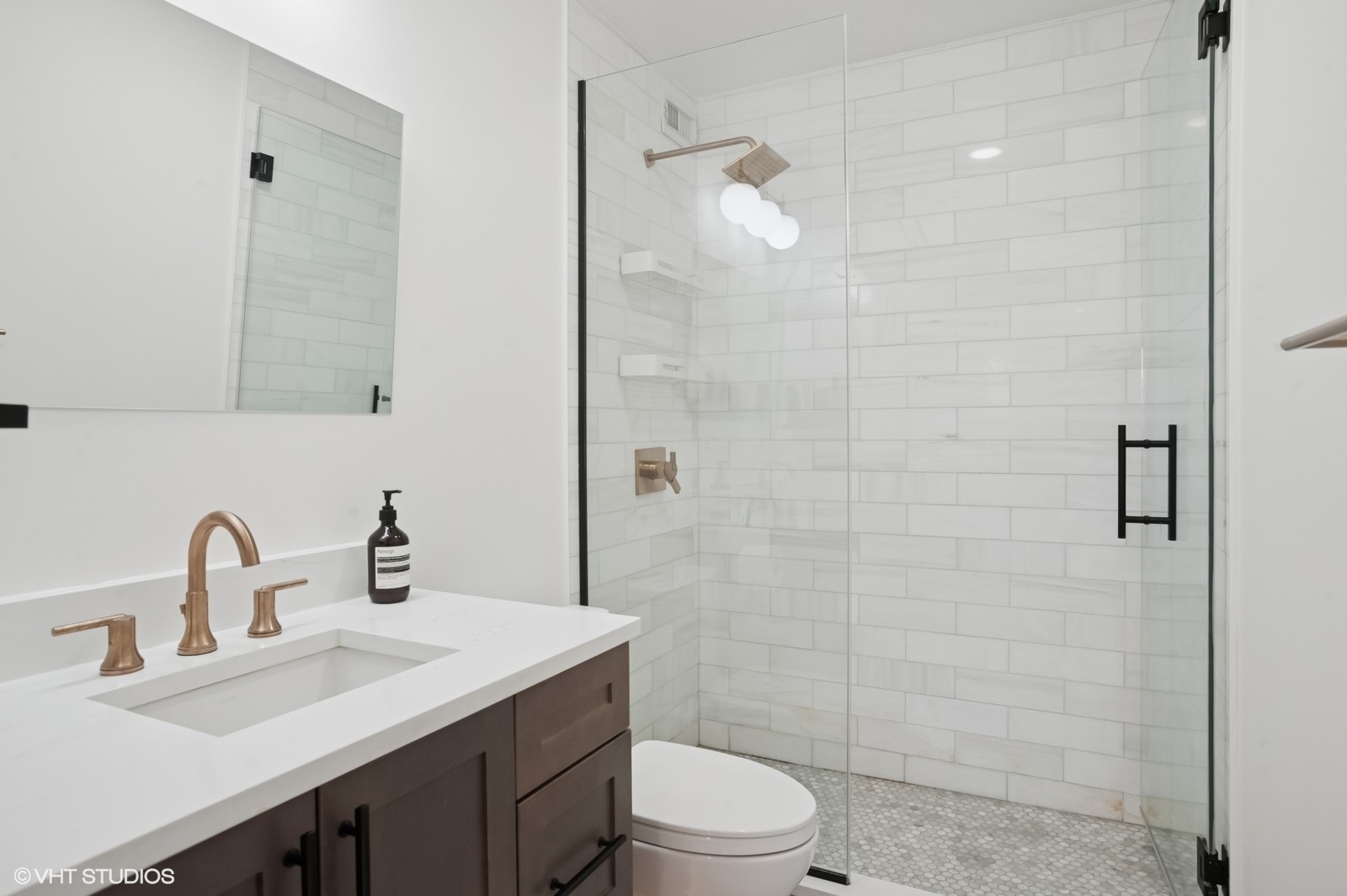 1555 N Sandburg Terrace Unit: 203K