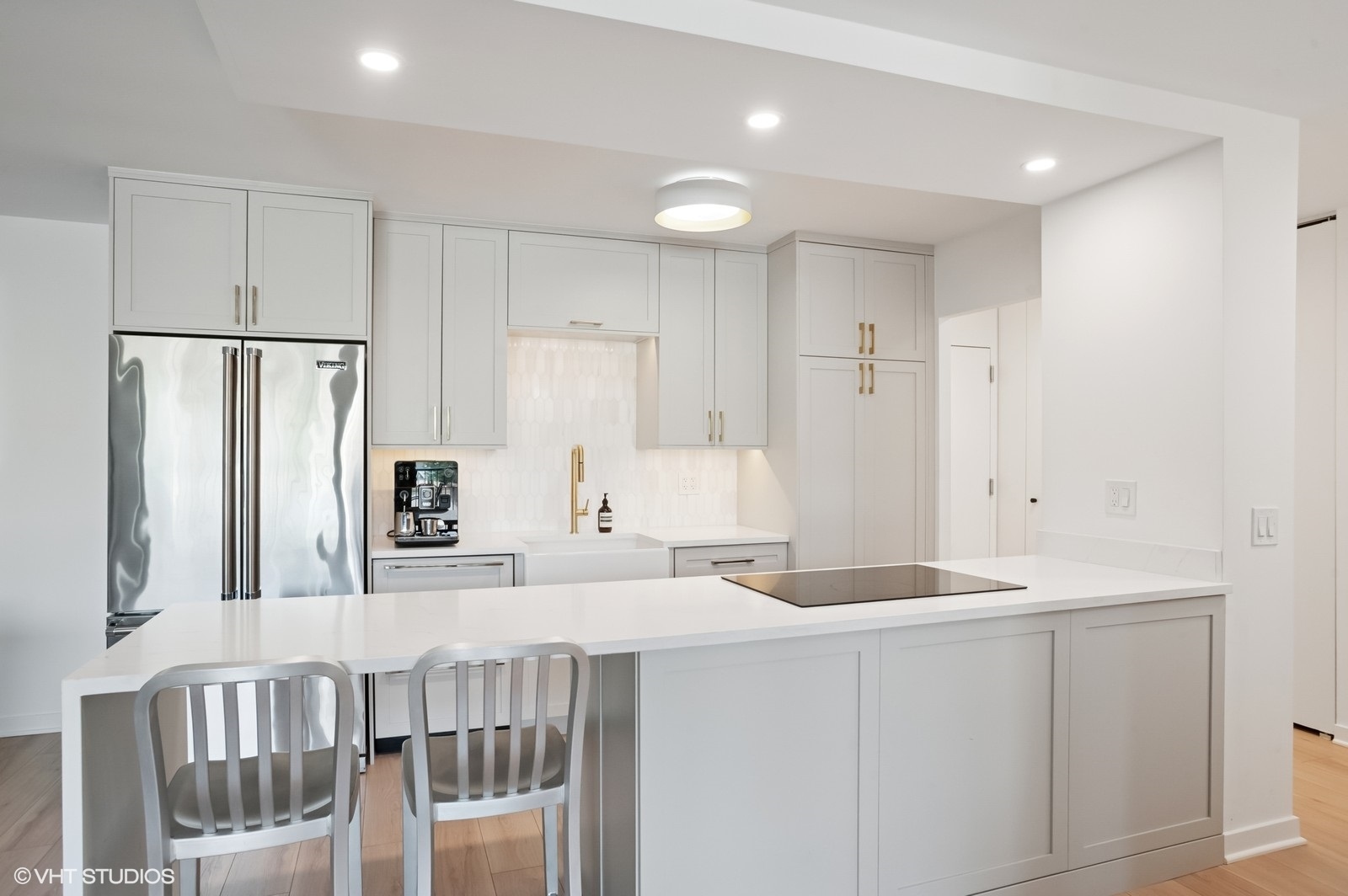 1555 N Sandburg Terrace Unit: 203K