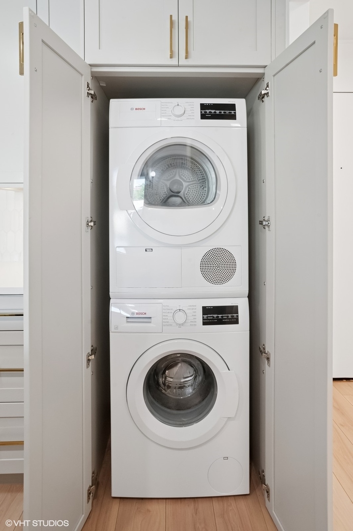 1555 N Sandburg Terrace Unit: 203K