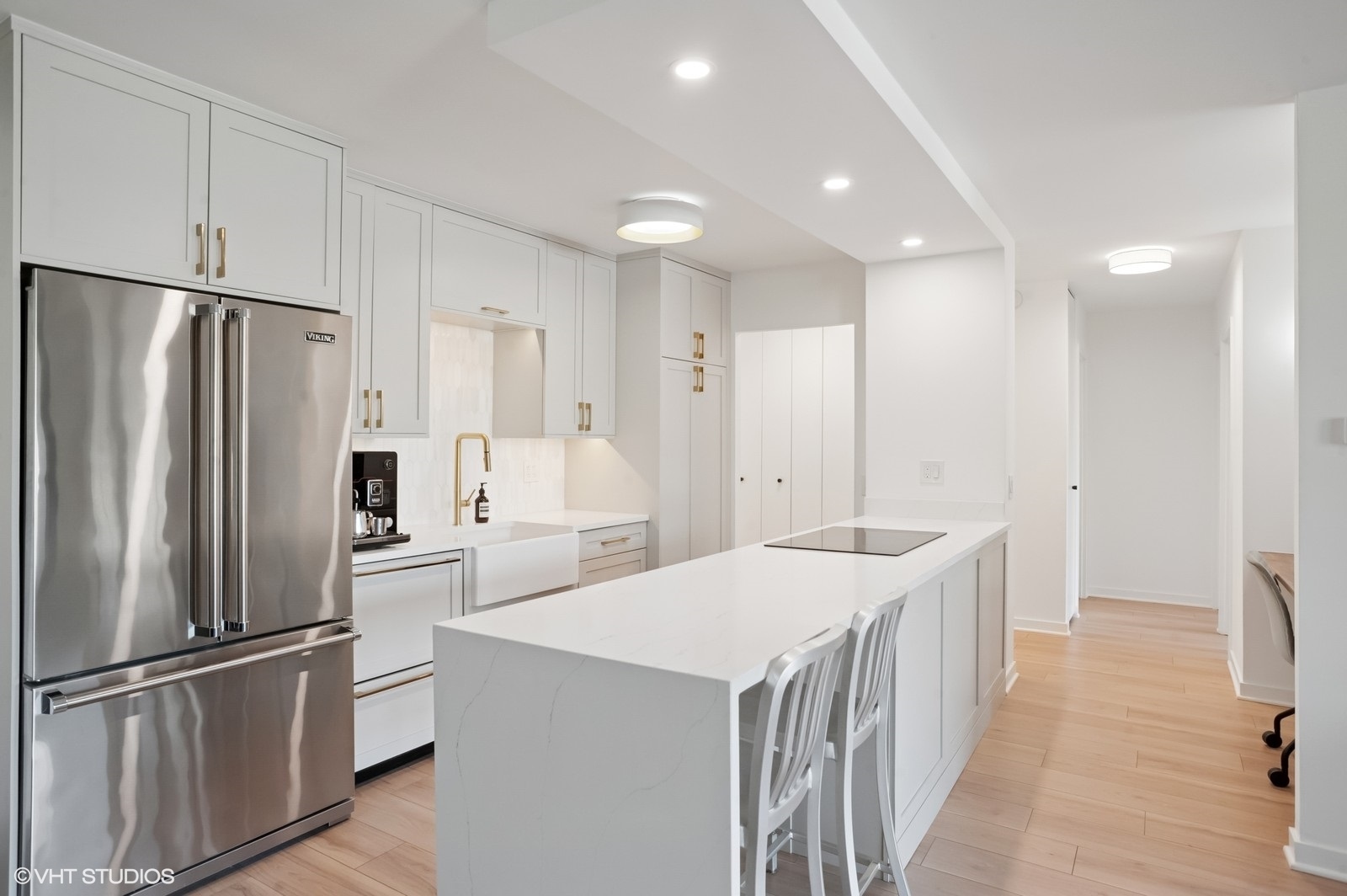 1555 N Sandburg Terrace Unit: 203K