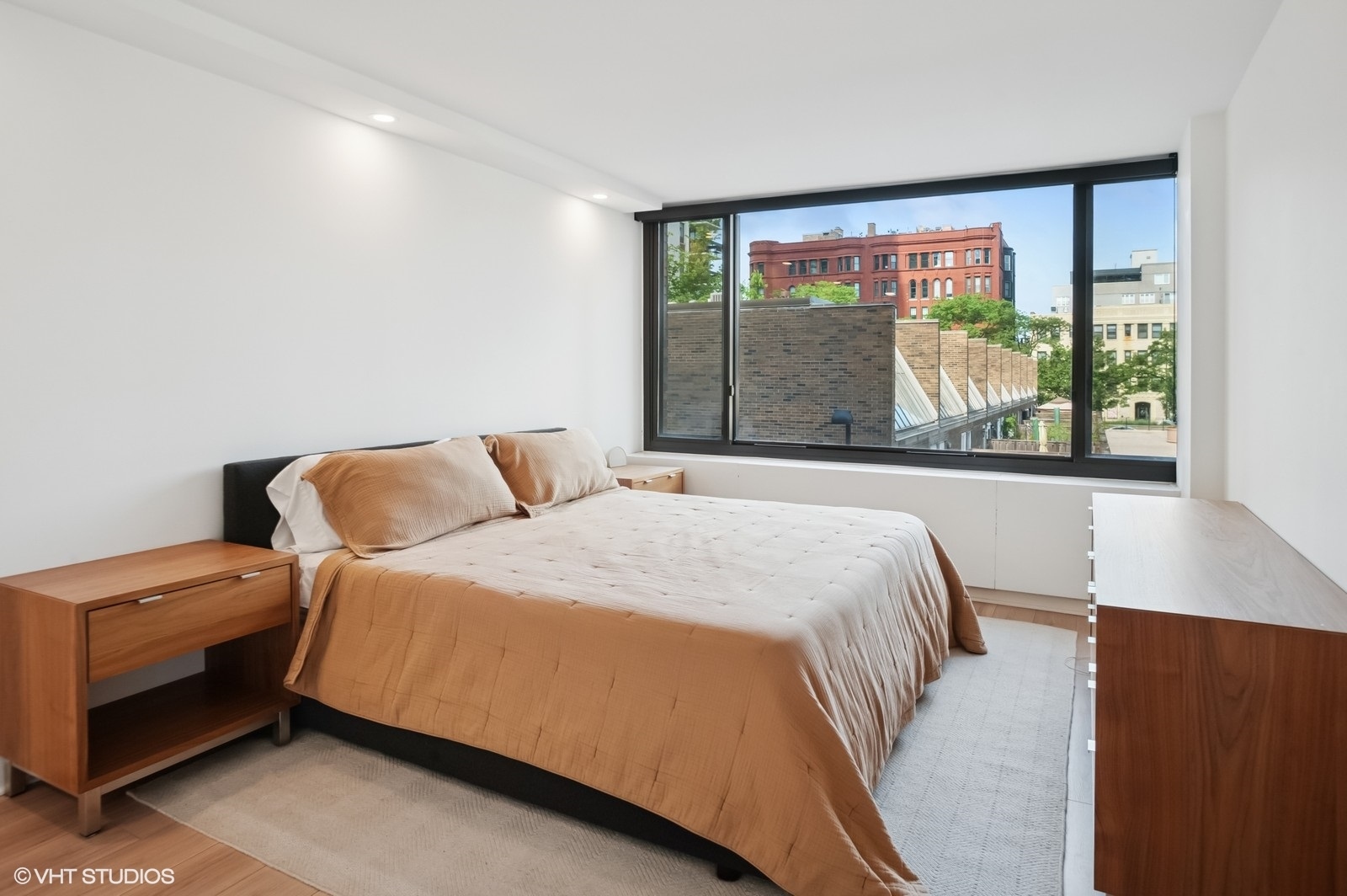 1555 N Sandburg Terrace Unit: 203K