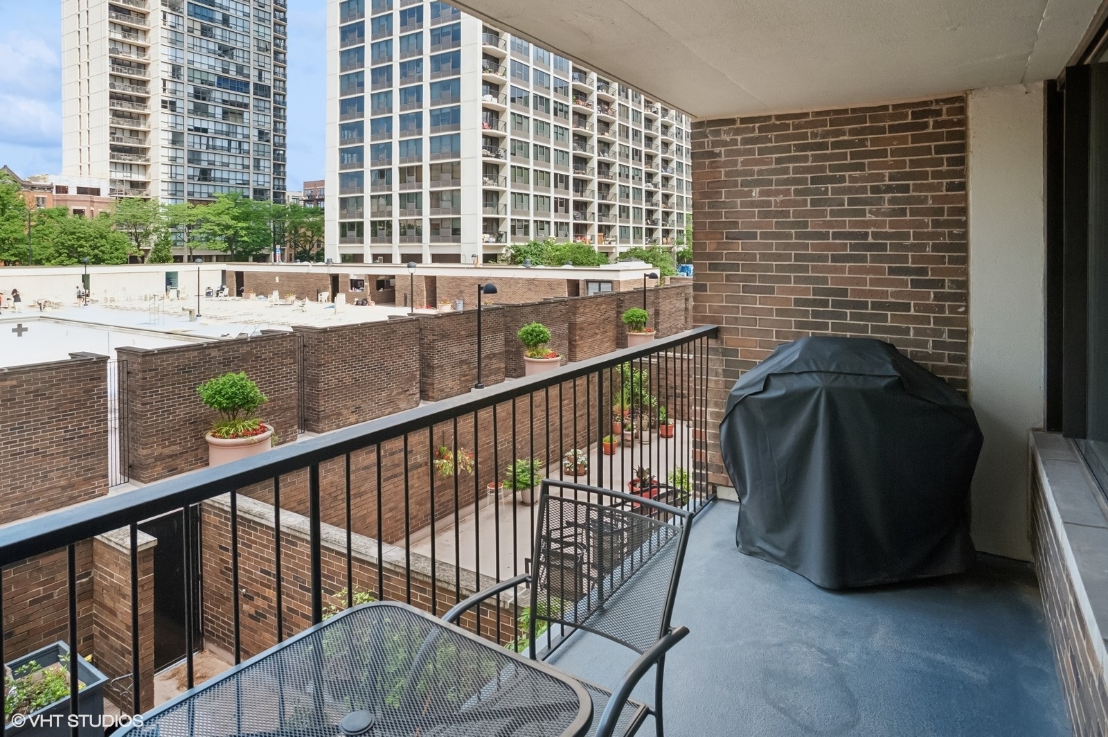 1555 N Sandburg Terrace Unit: 203K