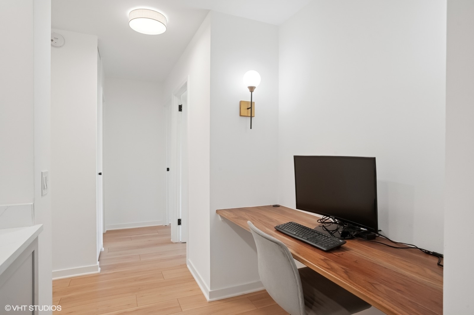 1555 N Sandburg Terrace Unit: 203K