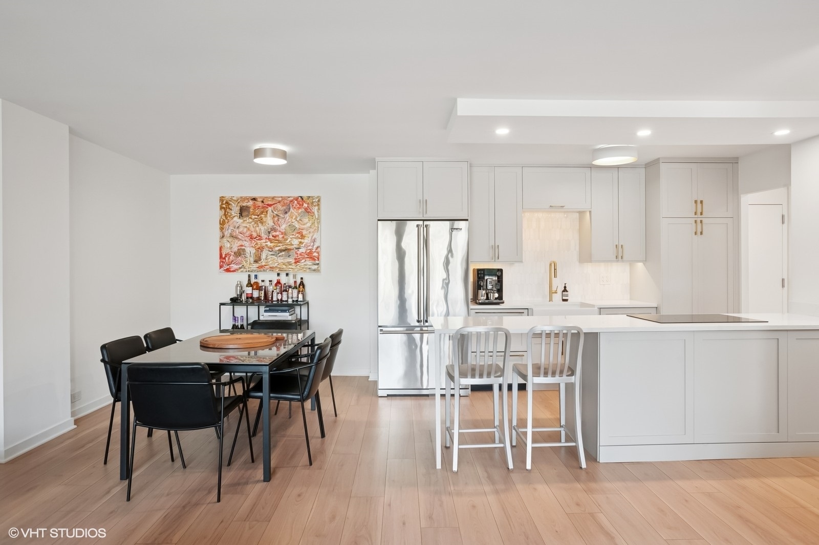 1555 N Sandburg Terrace Unit: 203K