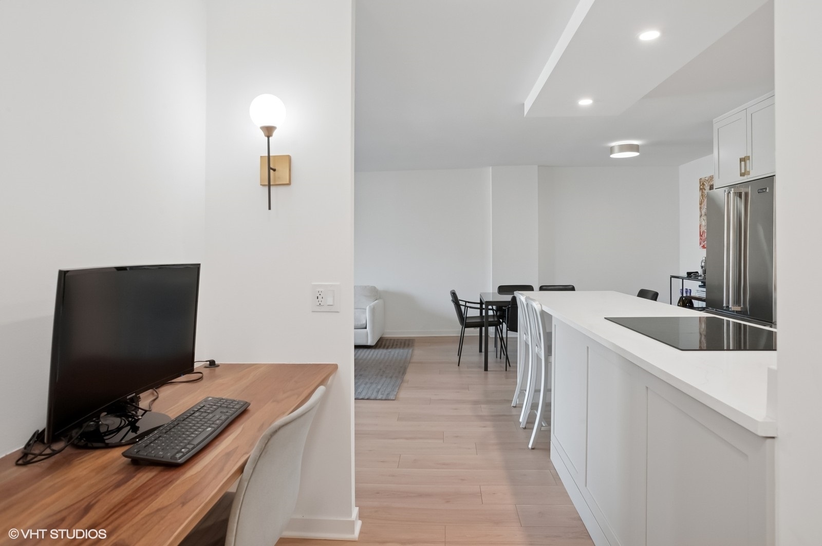 1555 N Sandburg Terrace Unit: 203K