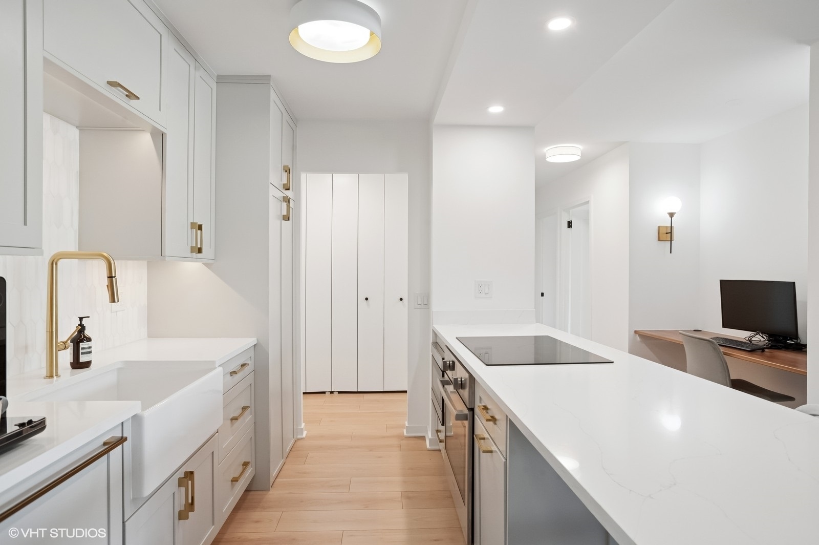 1555 N Sandburg Terrace Unit: 203K