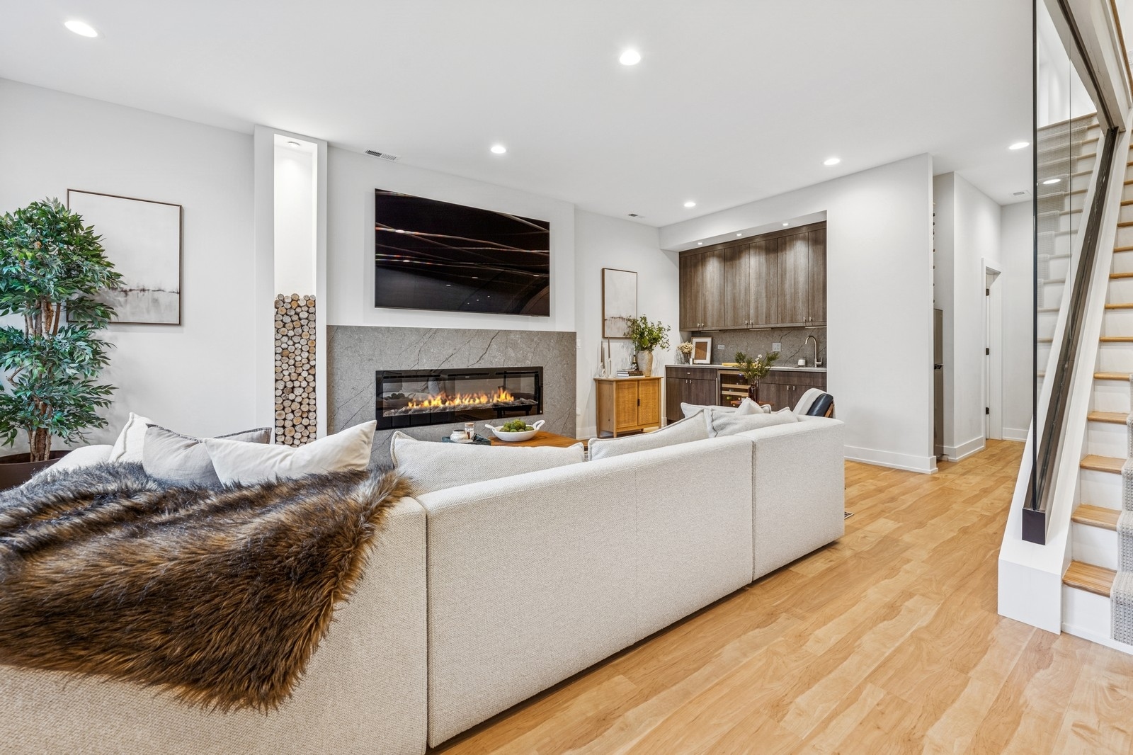 1423 W Huron Street Unit: 1