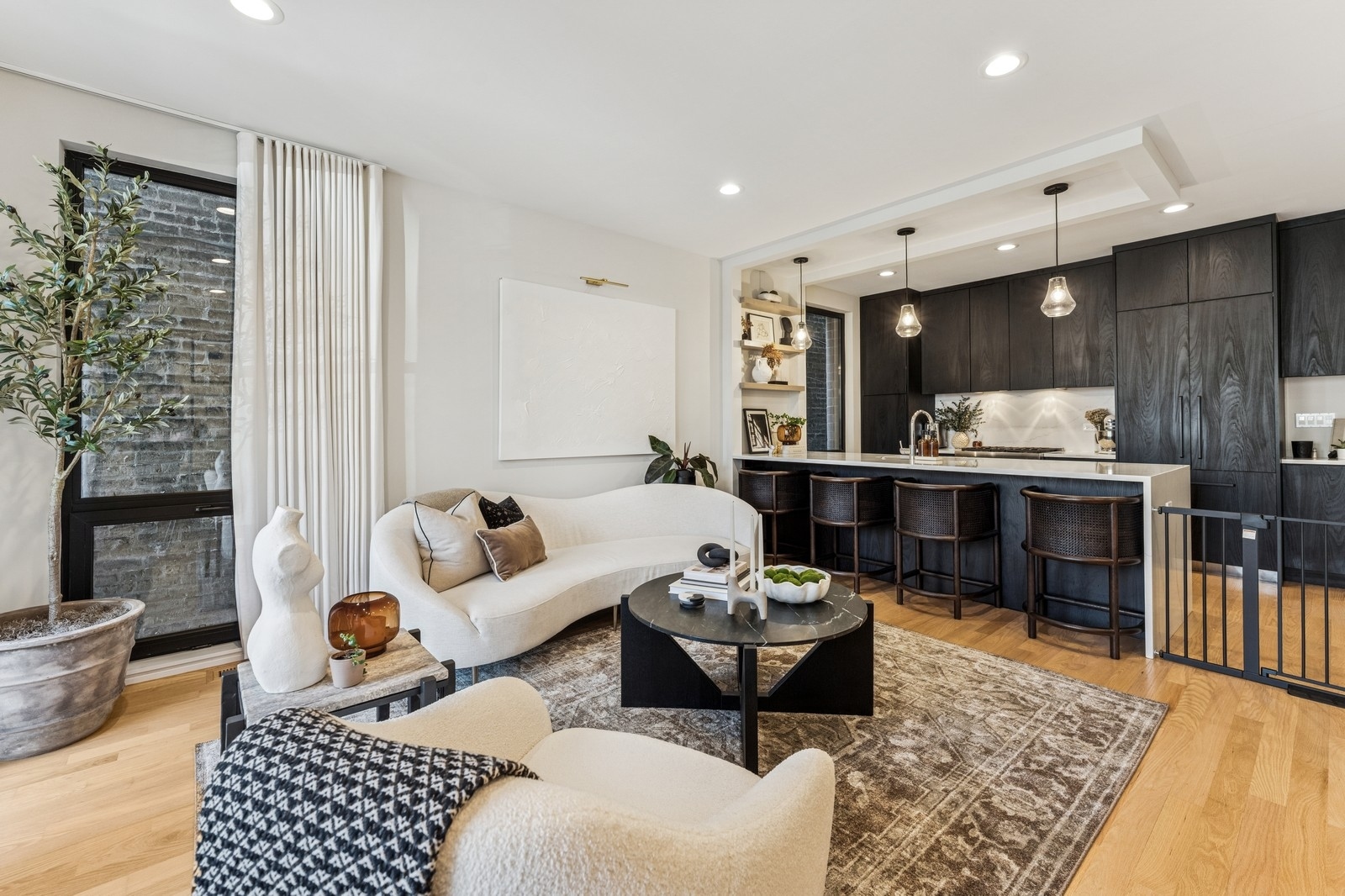 1423 W Huron Street Unit: 1