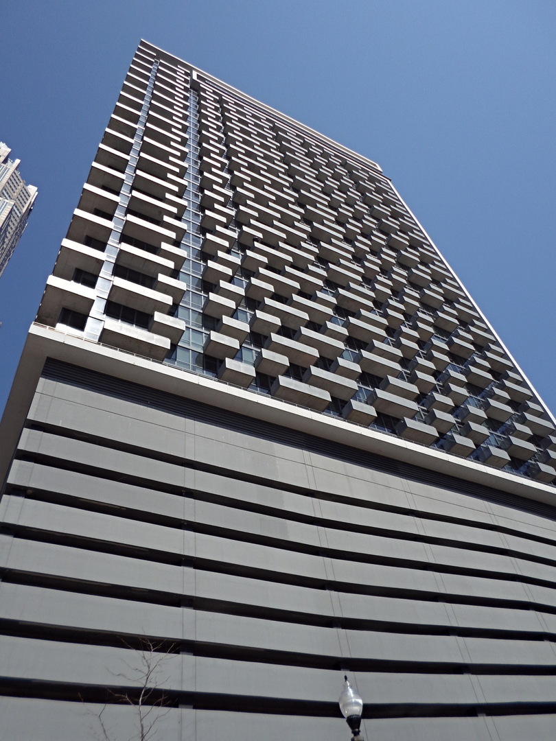 235 W Van Buren Street Unit: 3922