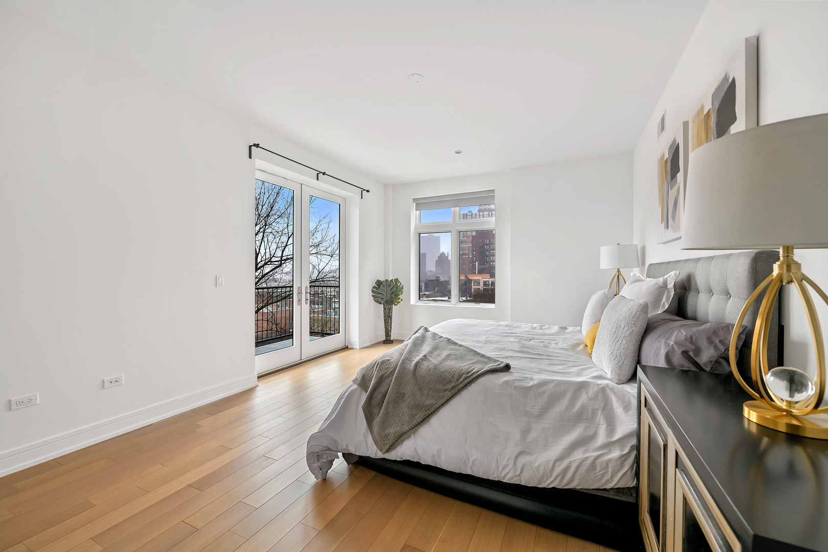 434 W Melrose Street Unit: 402