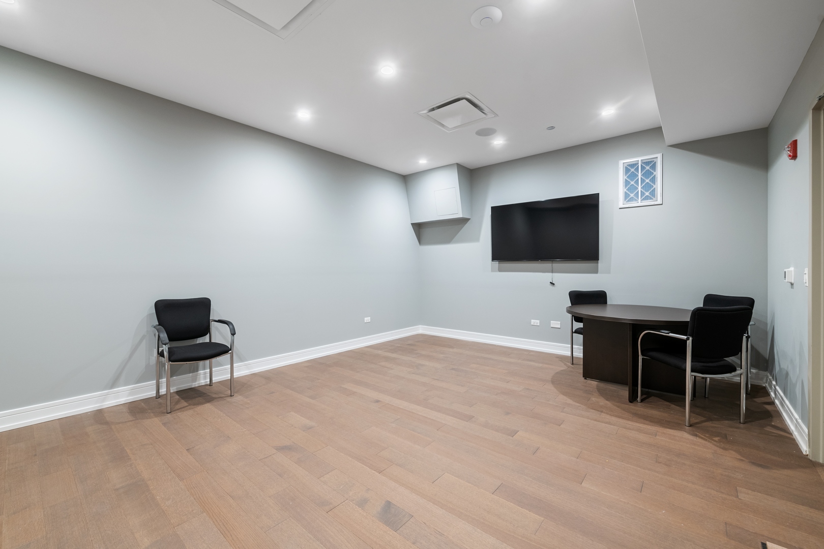 434 W Melrose Street Unit: 402