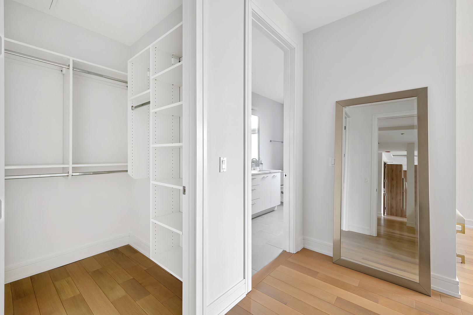 434 W Melrose Street Unit: 402