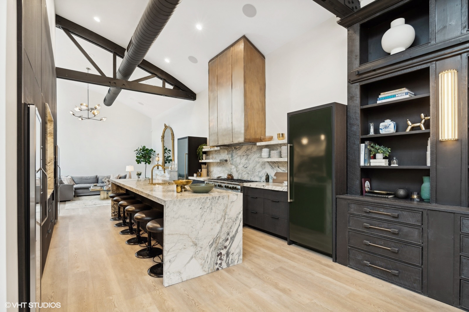 2733 N Pulaski Road
