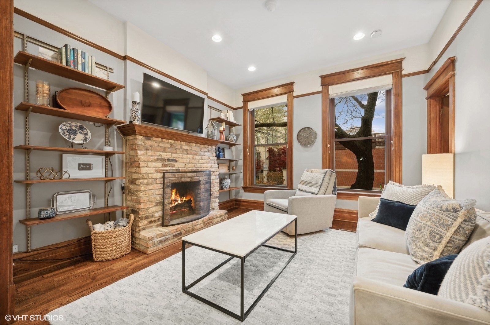 2147 N Kenmore Avenue Unit: 1S